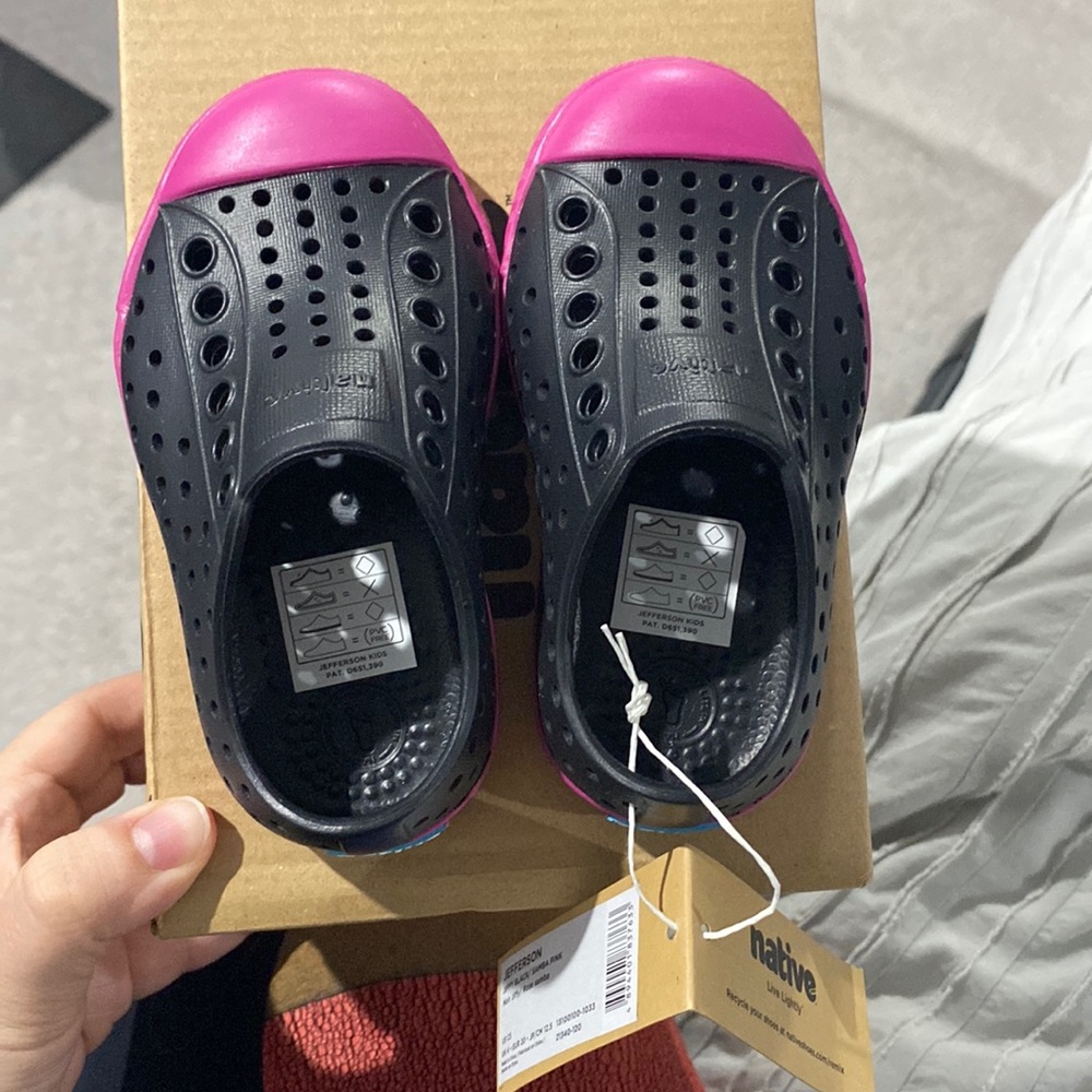 NATIVES Jefferson jiffy black/samba pink C5 NWT
